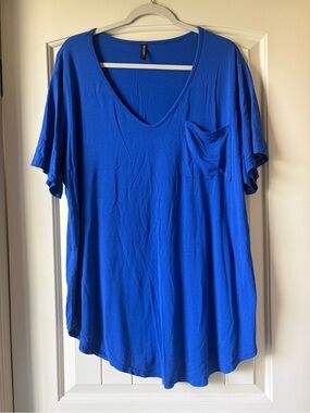 Allegrace V Neck Pocket T Shirt